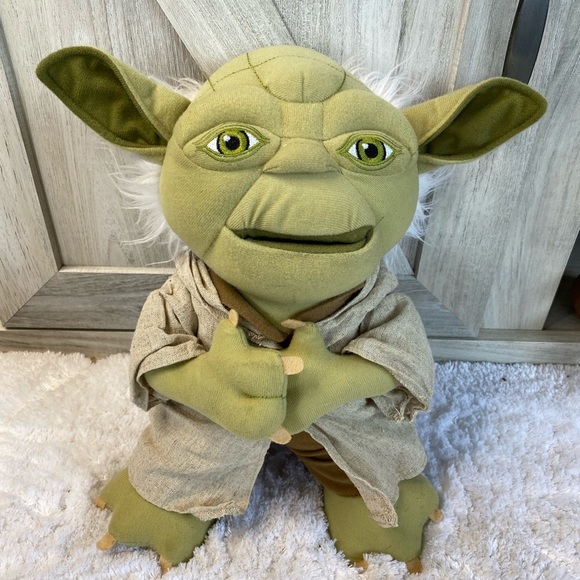 Underground Toys Star Wars Super Deluxe Talking Yoda 12’ Tall Plush 2012 - Picture 3 of 6